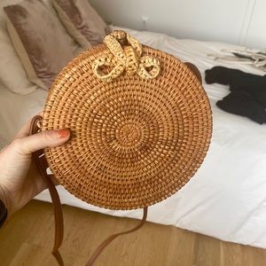 Straw bag with shoulder strap